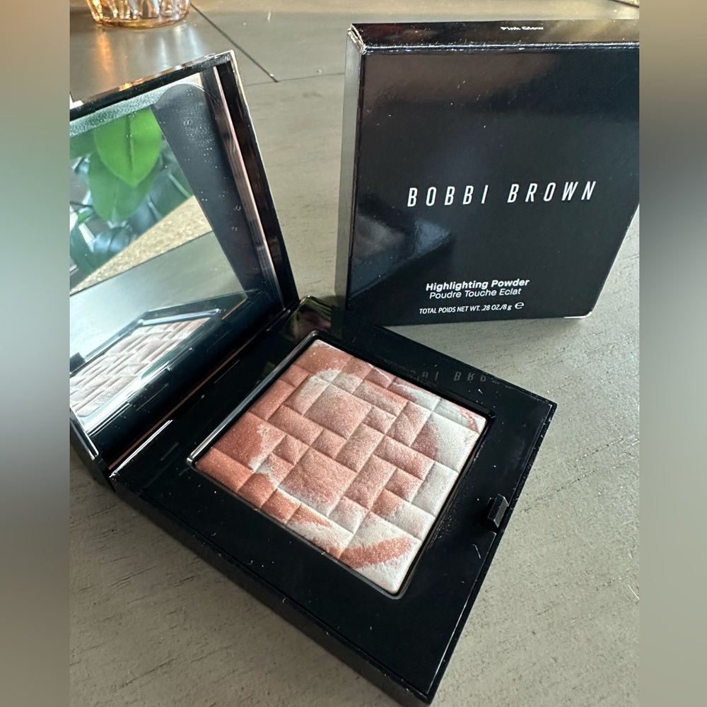NEW Bobbi Brown Highlighting Powder - Pink Glow